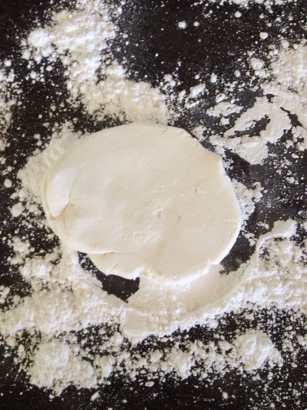 Place a handful of fondant onto the icing sugar.