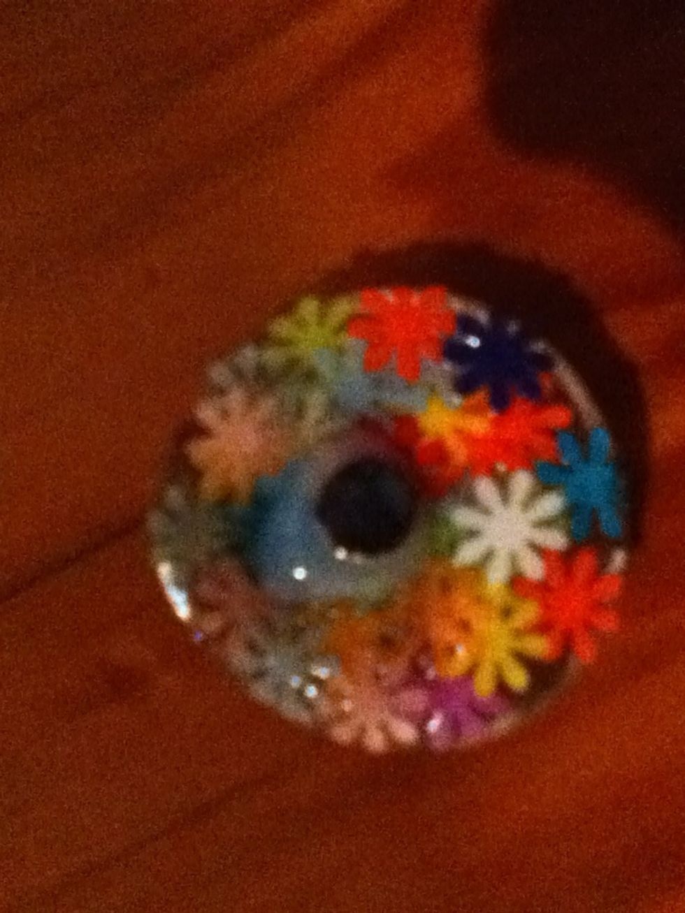 Place a magnet on the glue, and let dry at least 2 hours.