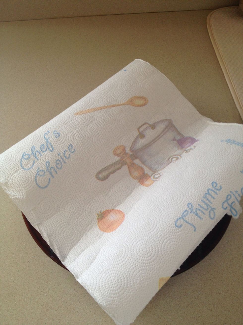 Place a paper towel on a plate.