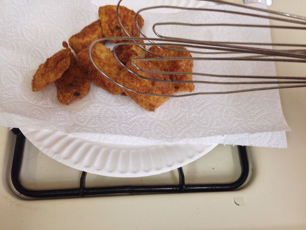 Place a paper towel over your plate to allow the oil to drain. Place your fish here after frying, allow it to cool a little here.