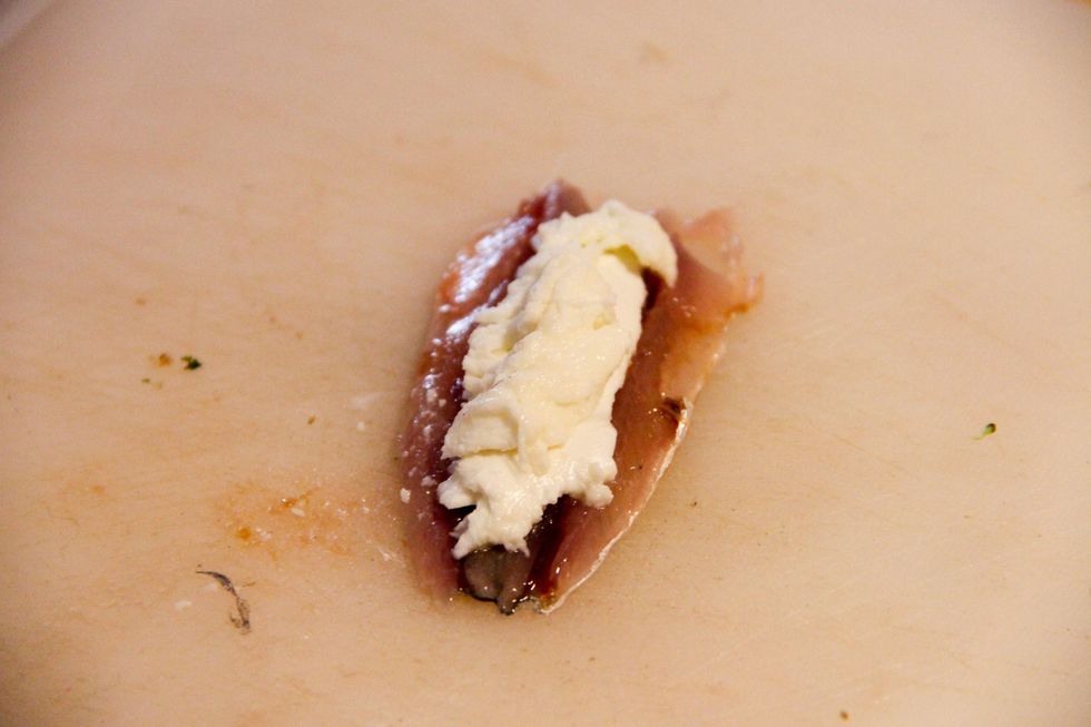 Place a slice and a filet of anchovie