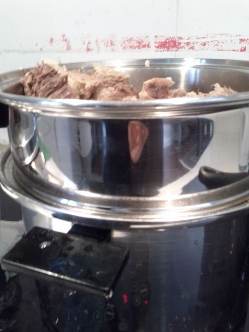 Place a steamer full of meat and potatoes over the pot and cover for a few minutes.