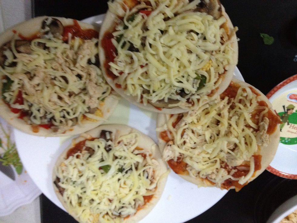 Place a thin layer of the tomatoes on the pita bread followed by the veg , mushroom and top it with cheese