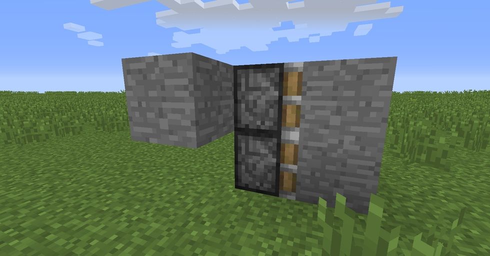 How to create piston doors in minecraft - B+C Guides