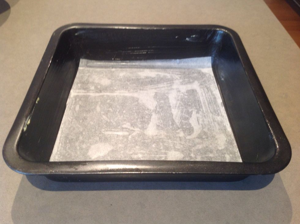 Place baking paper on tin.