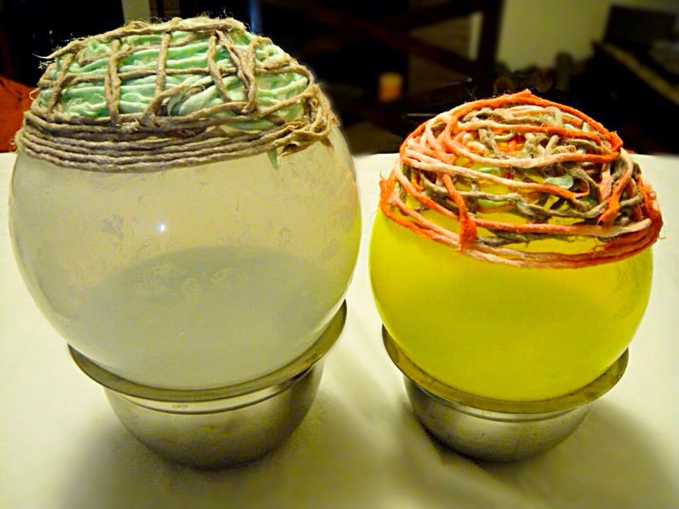 Place balloon bowls up to dry overnight.