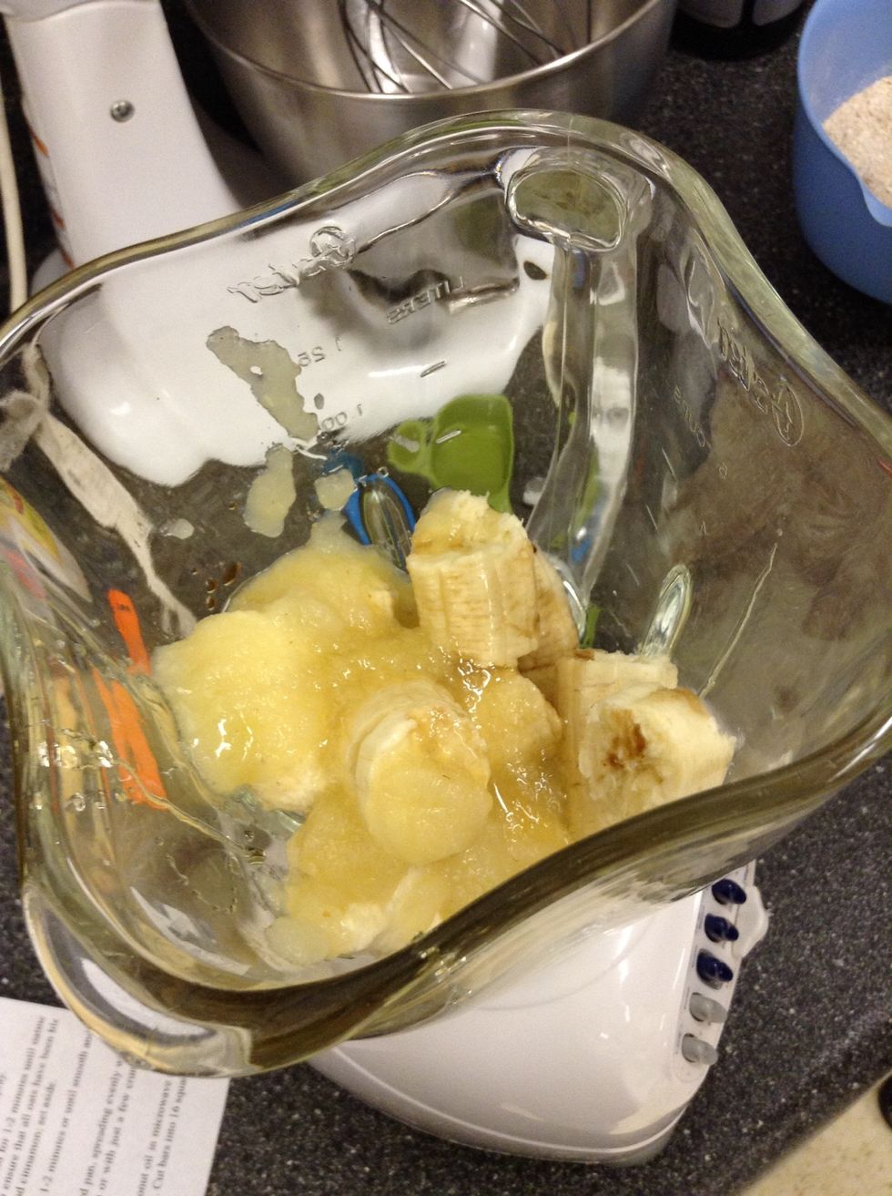 Place bananas, applesauce, and vanilla into a blender and blend until smooth