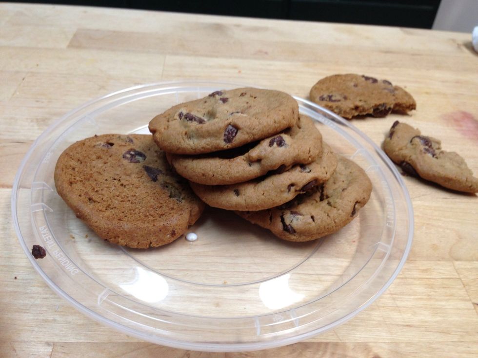 Place cookies in the freezer to harden and chill them for at least 15-20 minutes.