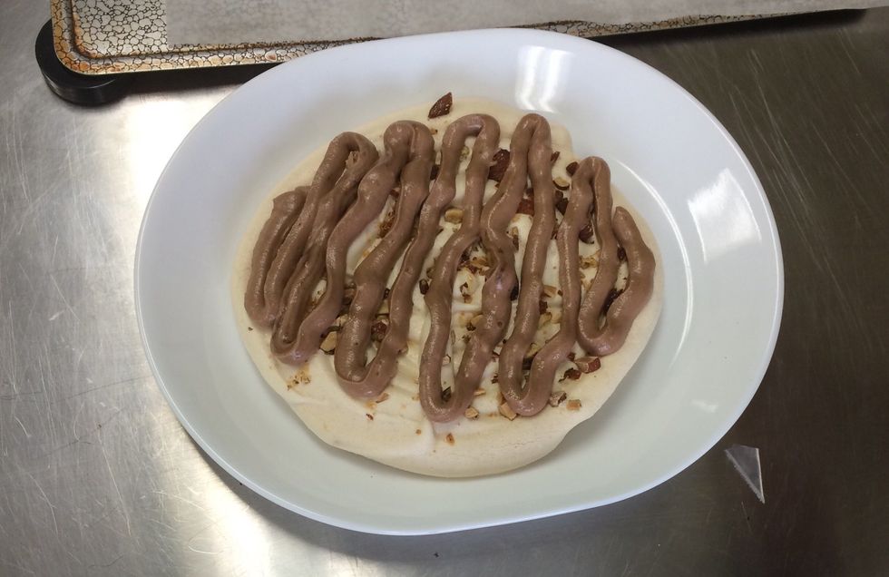 Place first meringue layer onto serving platter and pipe filling over it neatly.