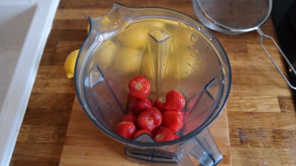 Place fresh strawberries and 1 cup cold water in a blender.
