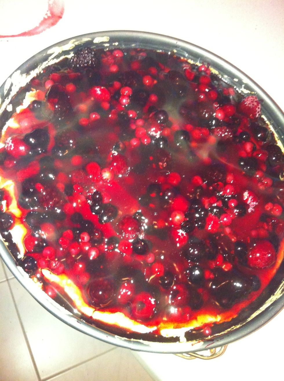 Place fruits and pour the warm juice over the cake. Let the cake cool down.