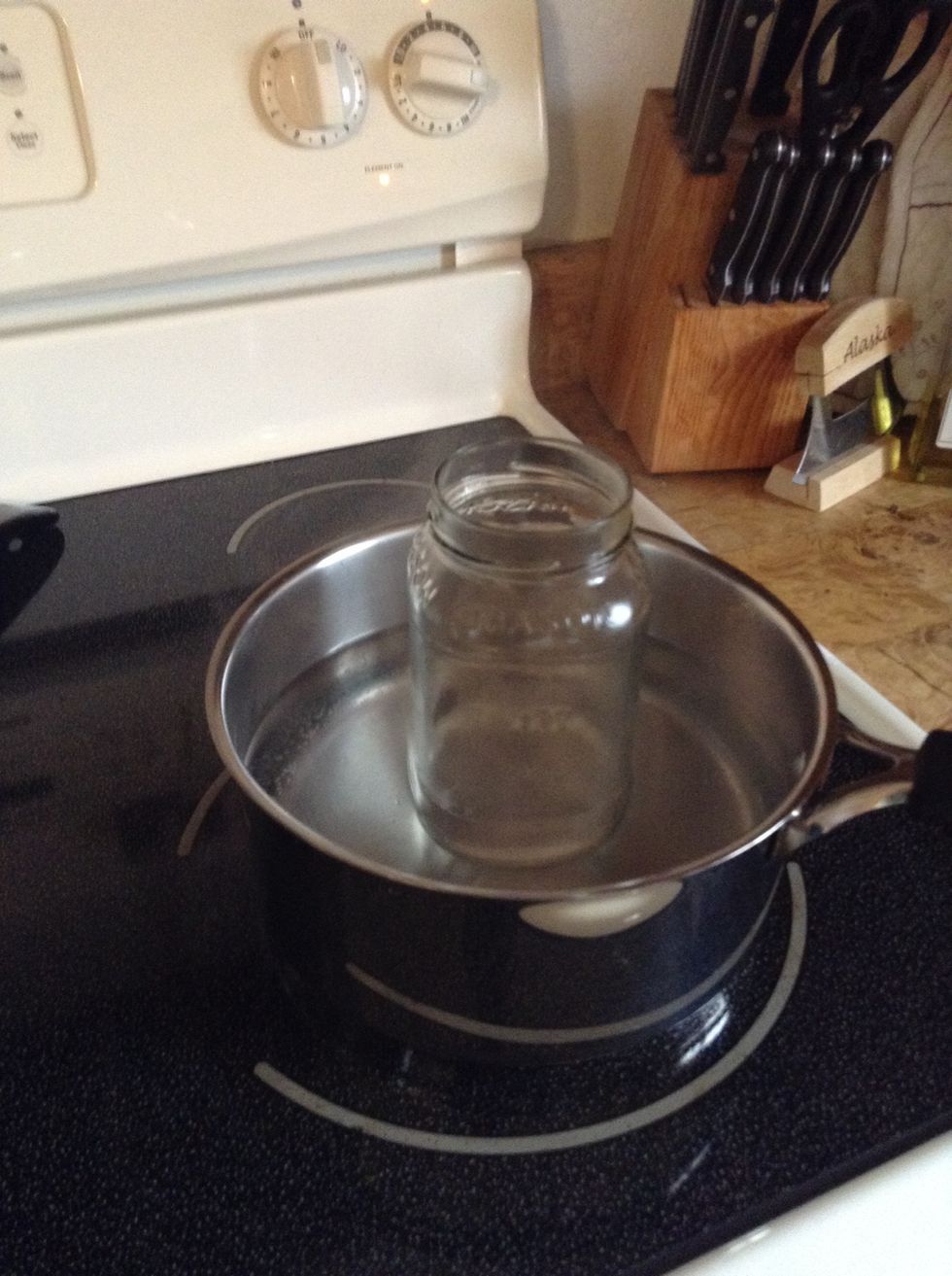 Place glass jar in the center