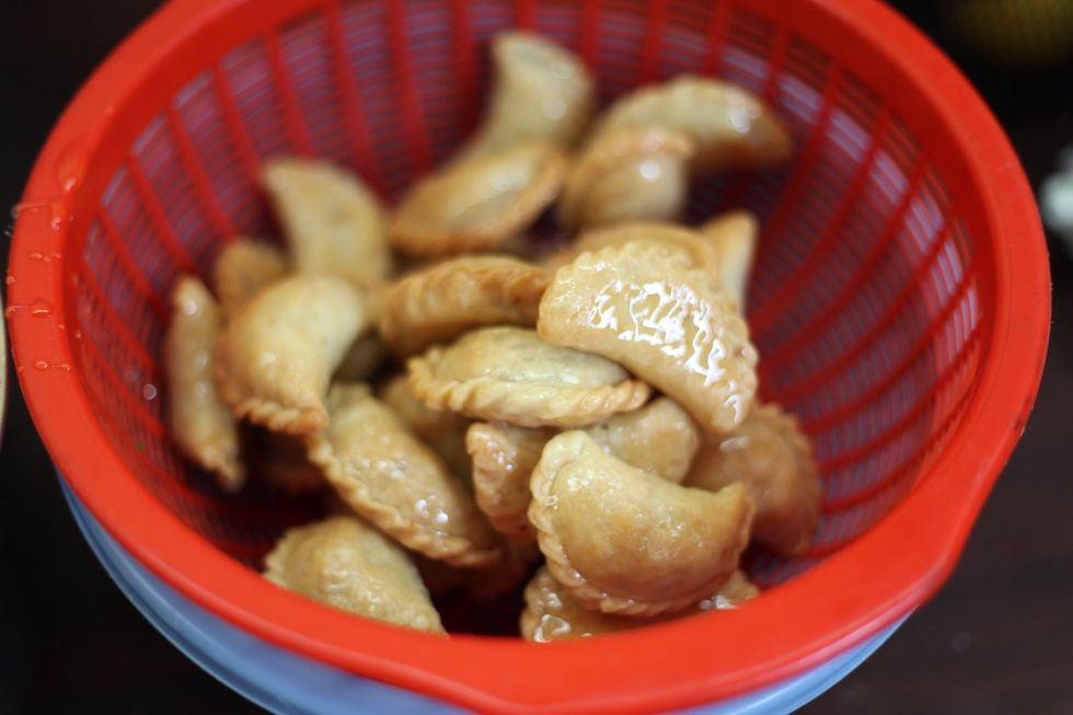 Place in a colander for a few minutes to get excess syrup off