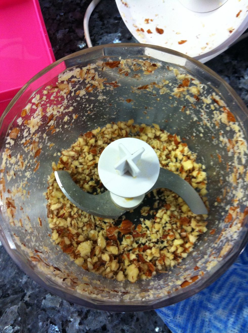Place in blender/vetermizer till almonds in small little chucks