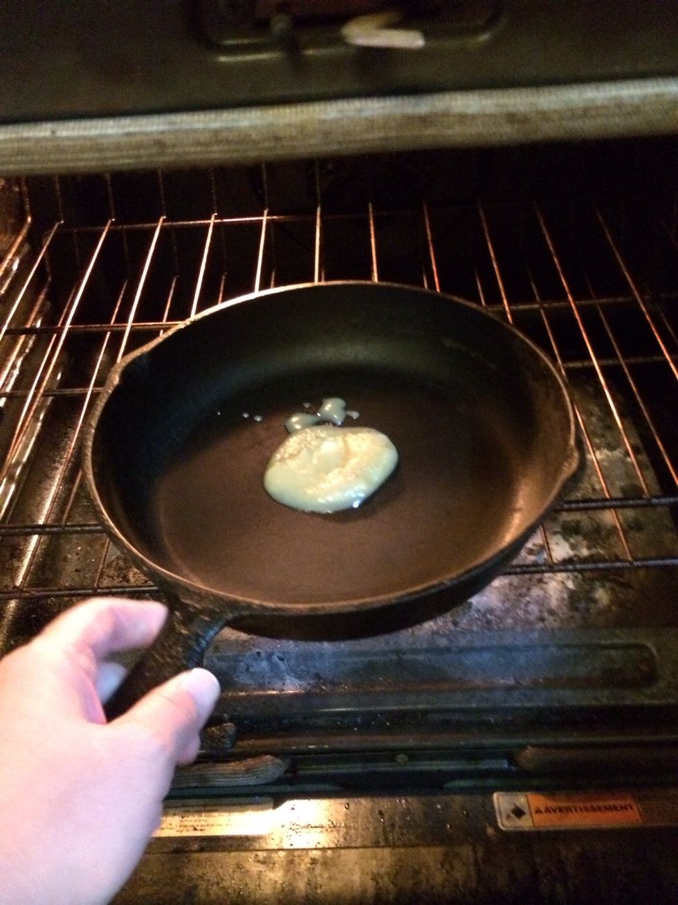 Place in cold oven. Preheat oven to 450. Again this is for the cornbread.