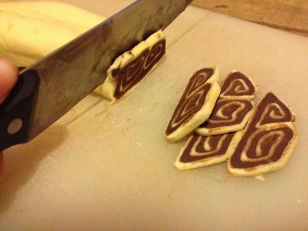 Place in the freezer for ten minutes (until the dough hardens). Cut into equal slices (3-5 mm) and place them on a baking sheet.