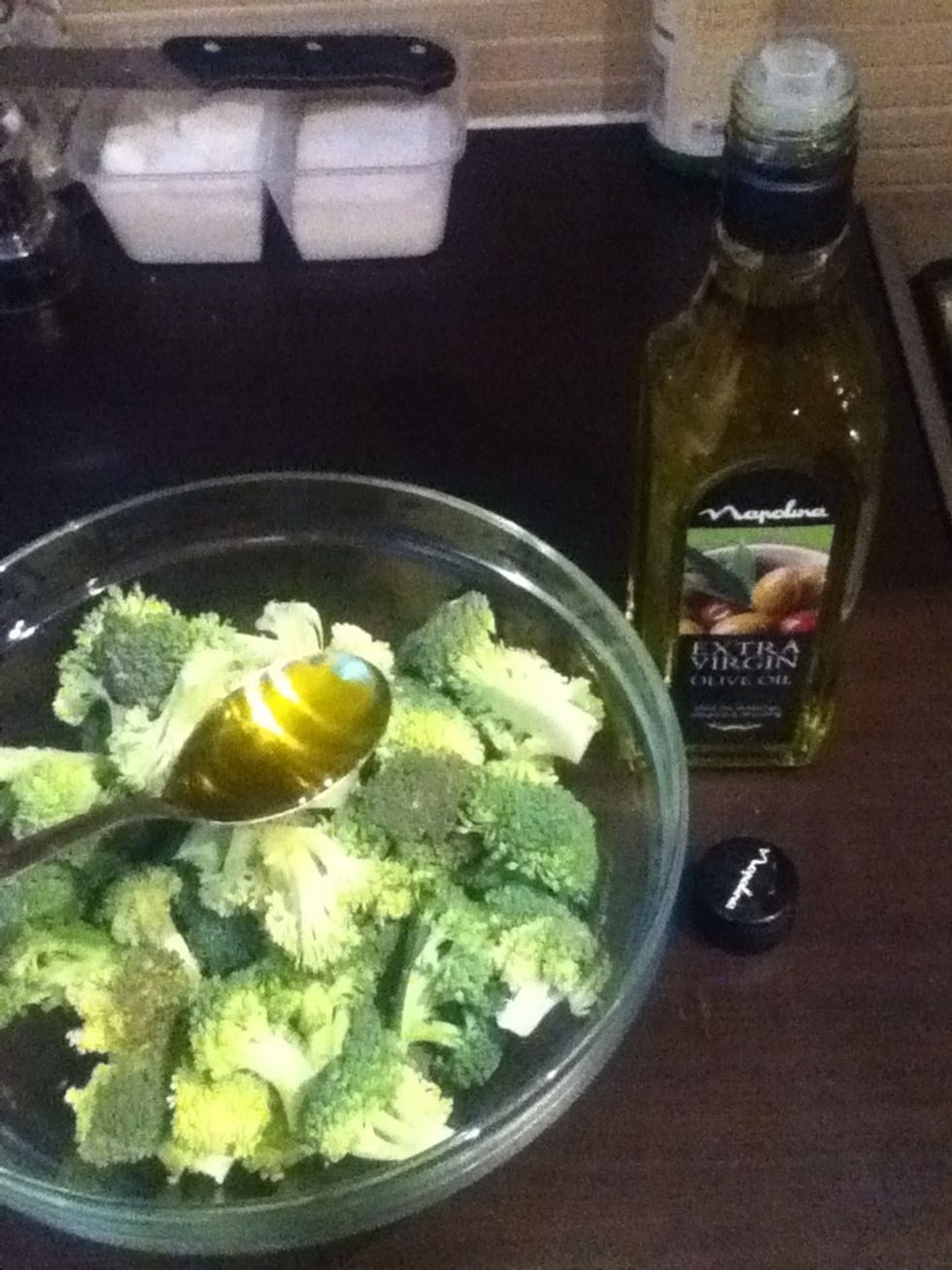 Place into mixing bowl. Drizzle 3 tbsp of extra virgin oil.