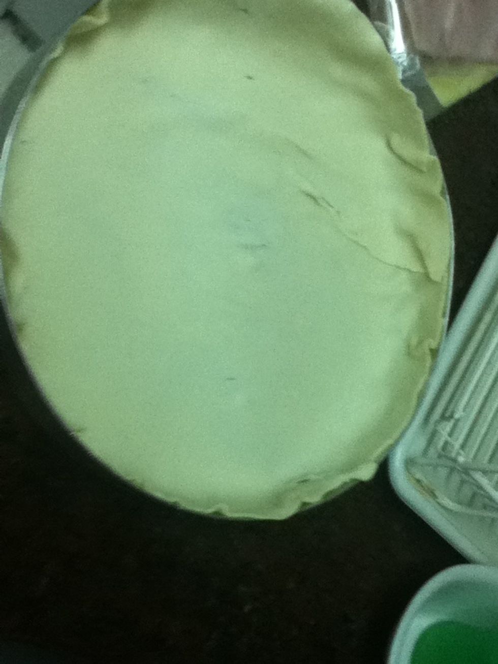 Place it in the "container" where you are going to cook it As you can see, it is dificult as that it will break a bitl If it broke a lot, add a little water in the "scars" haha