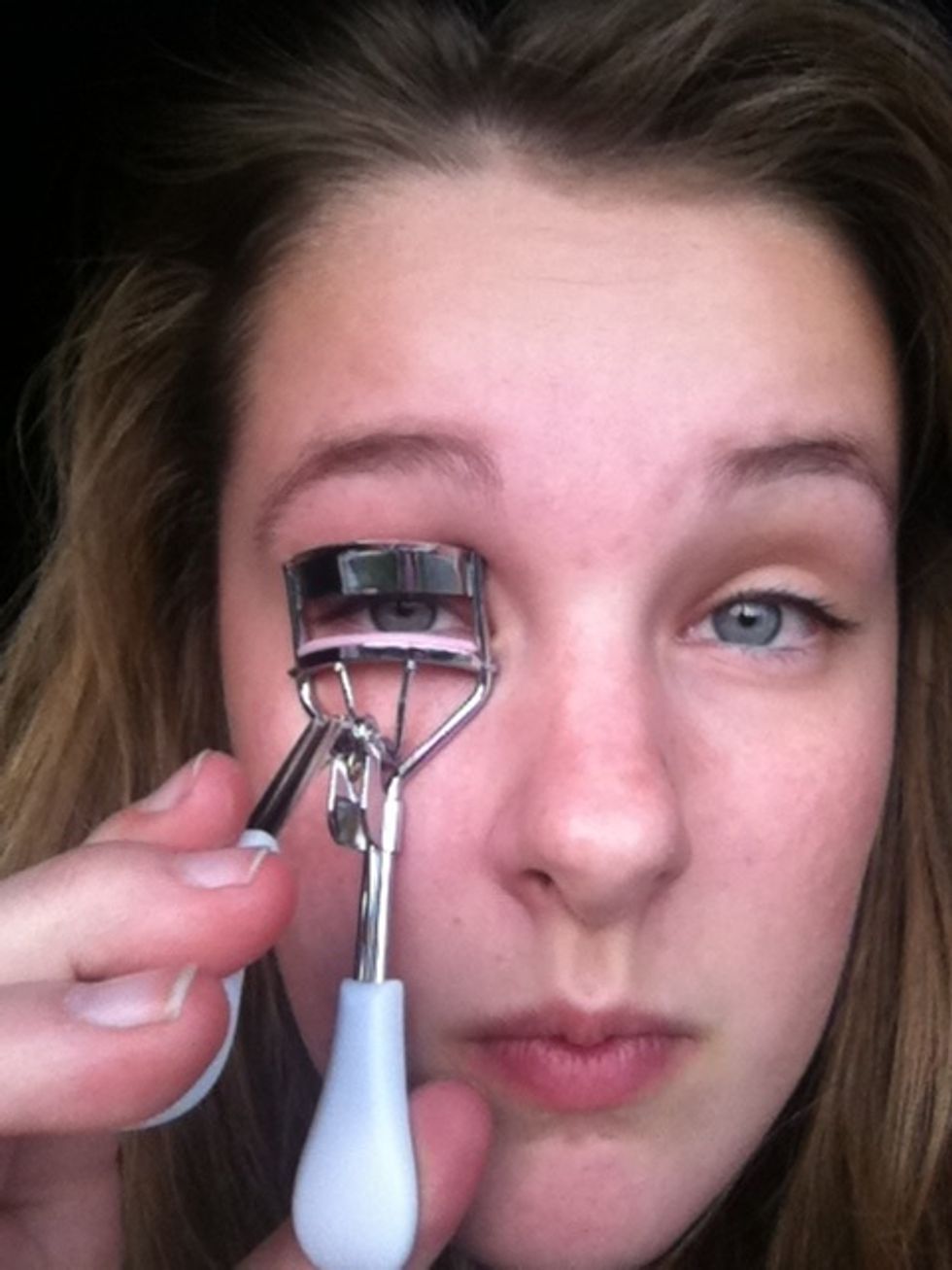 Place it onto your eyelashes