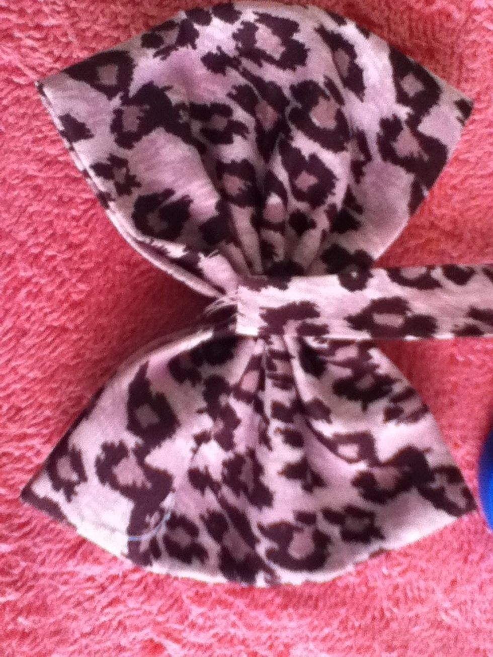 Place it towards the middle of the bow, making sure it is not too wide or thin.