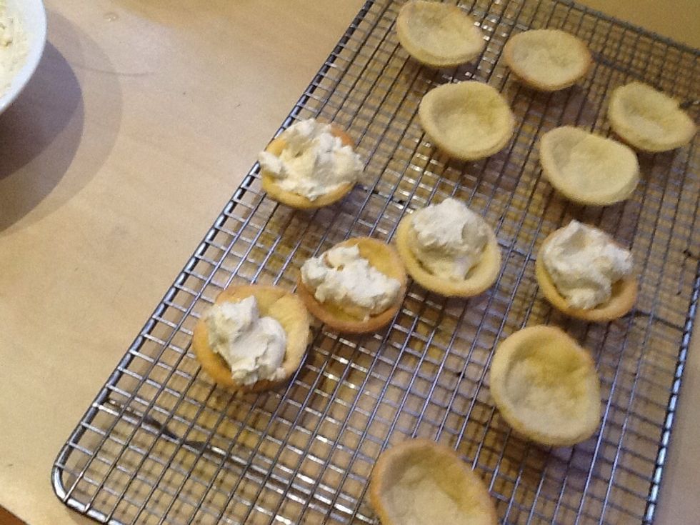 Place Marscapone in the pastries, about 1 tablespoon each pastry.