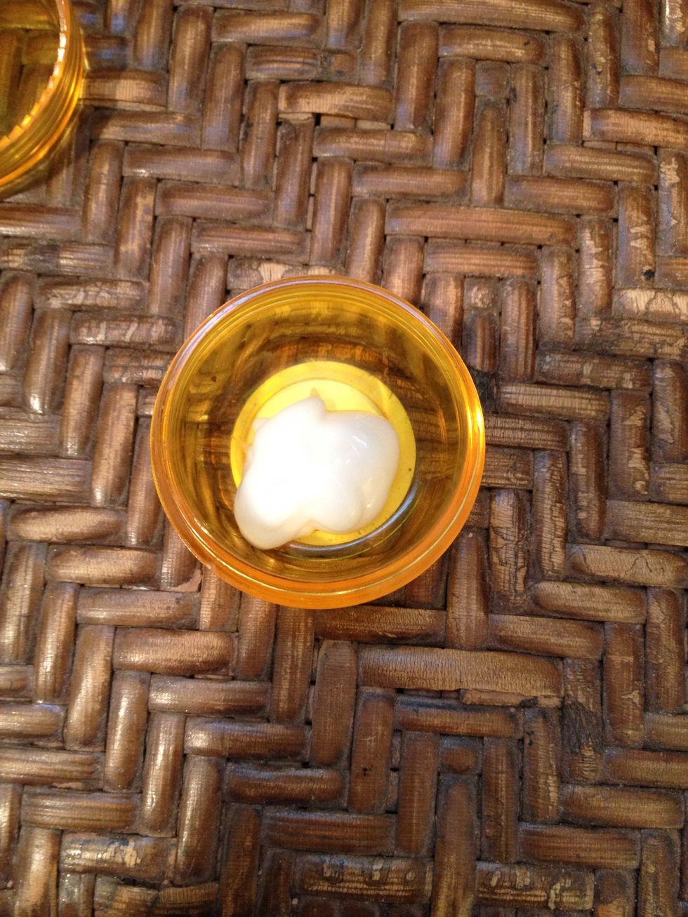 Place moisturizer in pot. How much is up to you. I put 4 pumps in to save for later. This will last me almost a whole week. If you want a single use, use 1 pump.