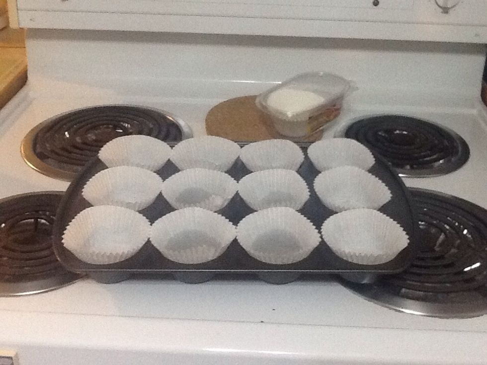 Place muffin cups in the pan