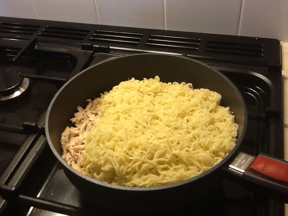 Place noodles with shredded chicken and stir with spatula