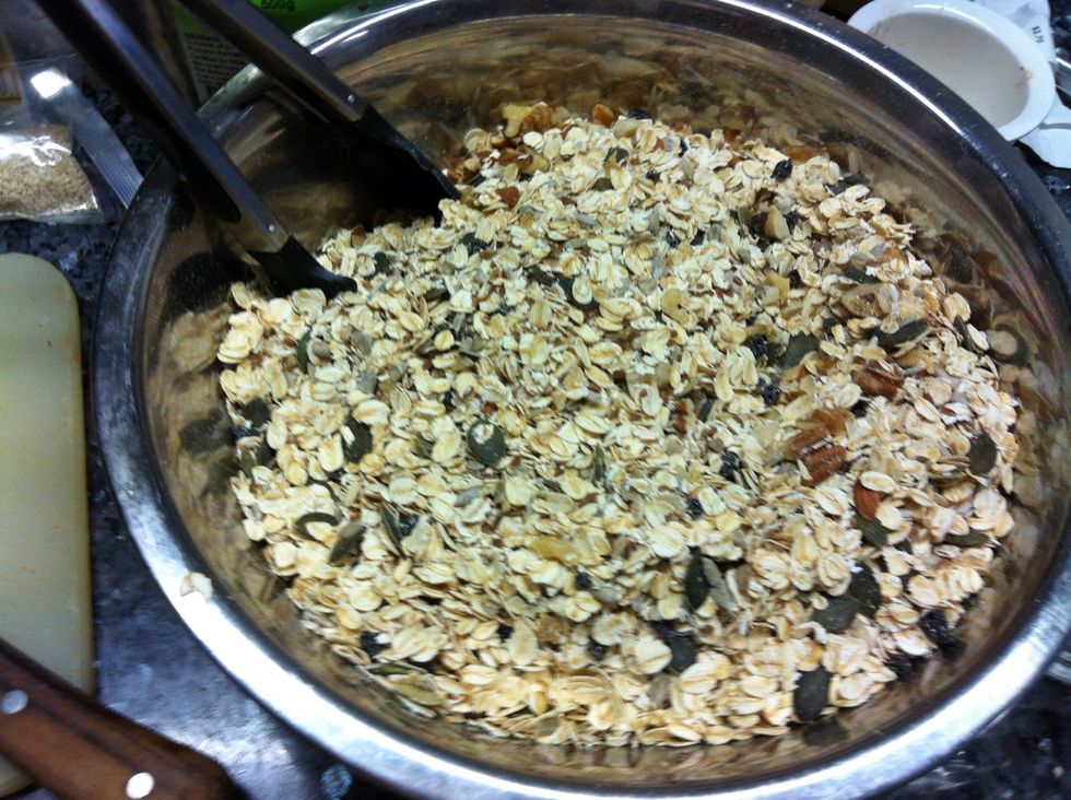 Place oats in a bowl and add sesame, flaxseed, sunflower kernels, pepitas and currants you can add more dried fruit if you like