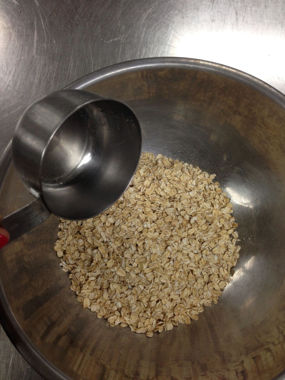 Place oats into a large mixing bowl.