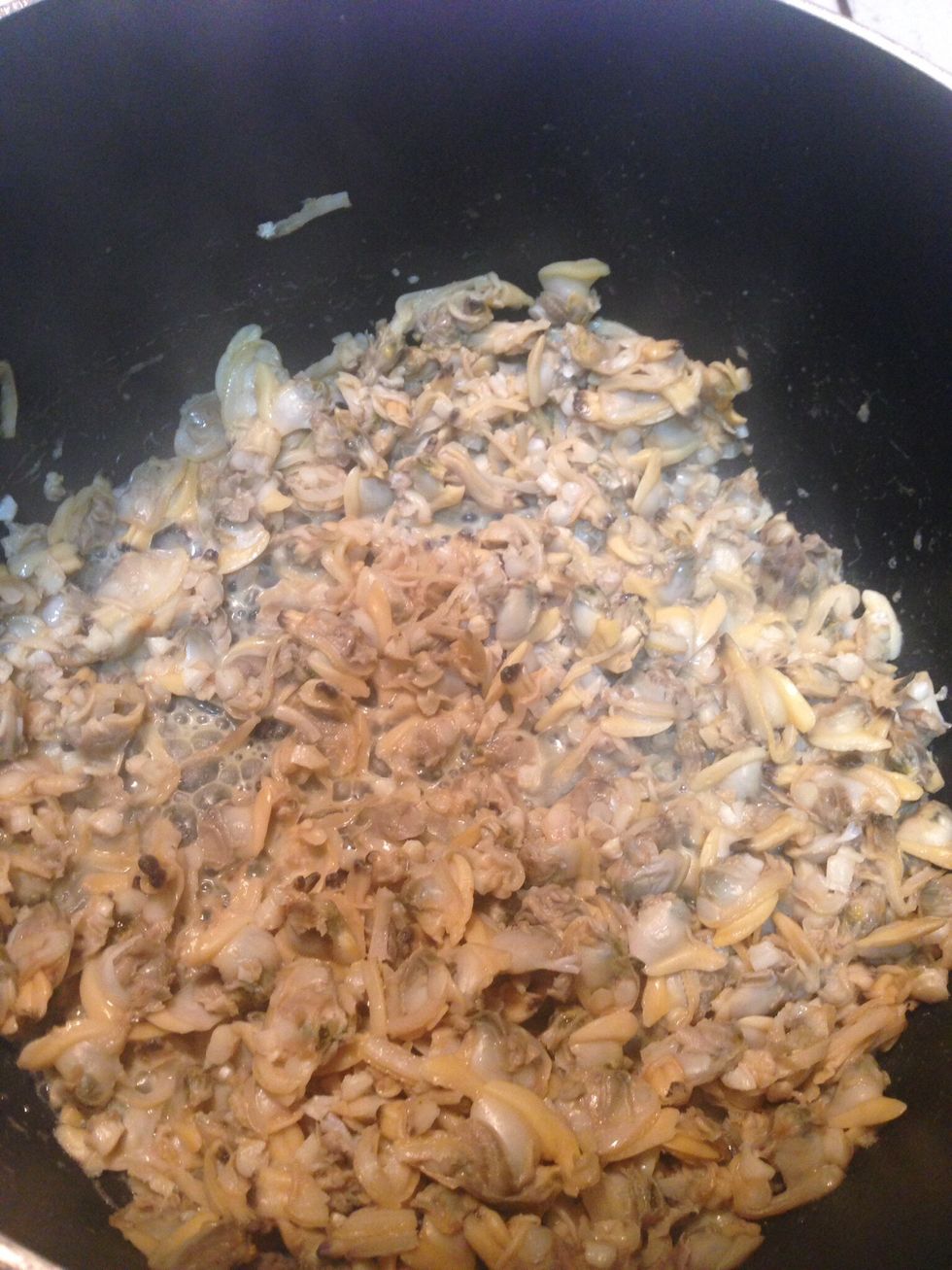 Place oil in a pan and add clam in it. Stir fry everything's until clam cooked.