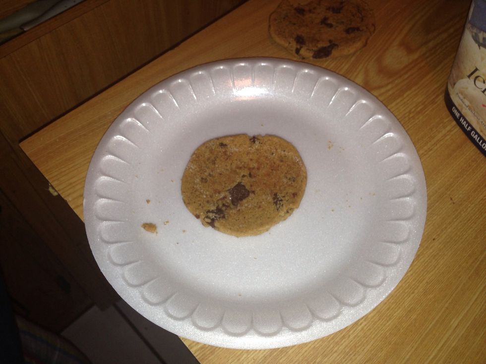 Place one cookie upside down.