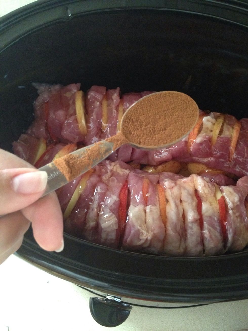 Place one tablespoon of ground cinnamon over the loins.