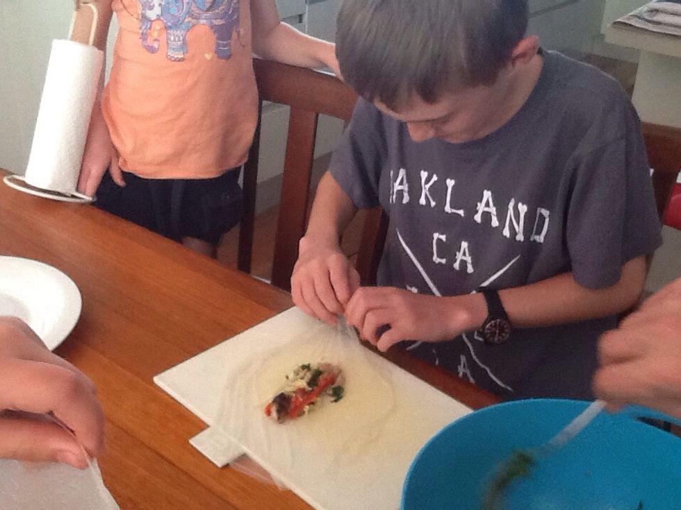 Place one tablespoon of the chicken mixture in the centre of the rice paper round.