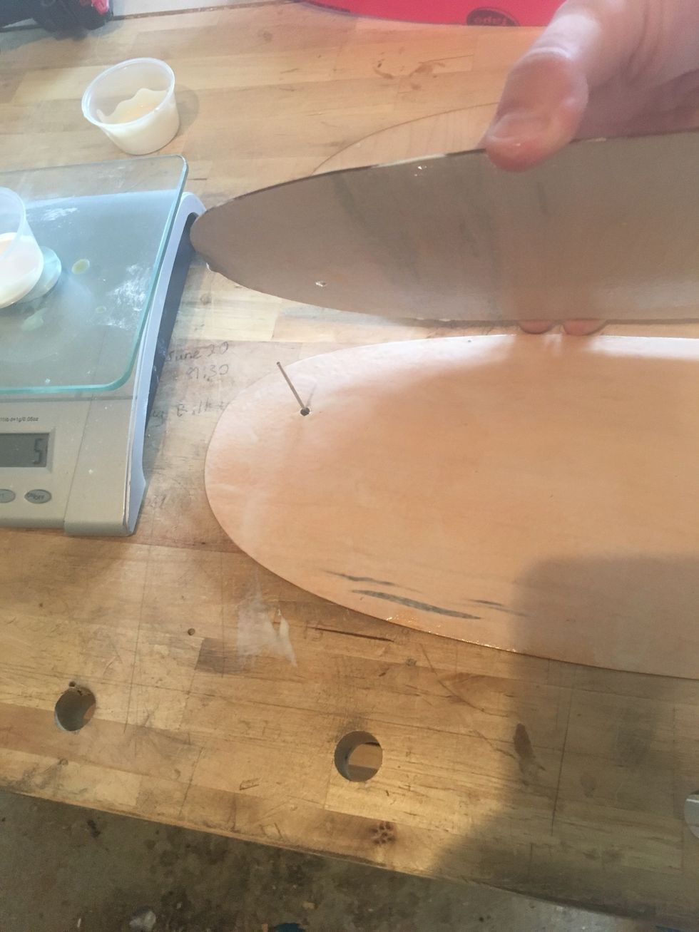 Place one veneer on top of the other. (glue surface to glue surface) Align veneers using pre-drilled hole and hex key.