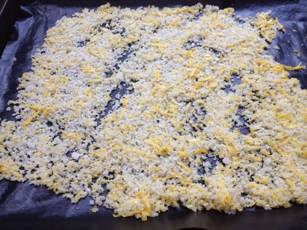 Place parchment paper on a baking sheet. Divide mixture evenly-y lemon salt. Bake 15 minutes at 65\u00b0C (thermostat 2). The salt must be dry and dehydrated zest.