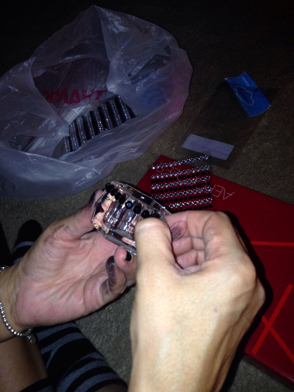Place rhinestones along the top of the candle holder