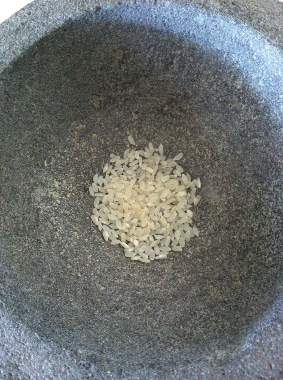 Place rice in center of bowl