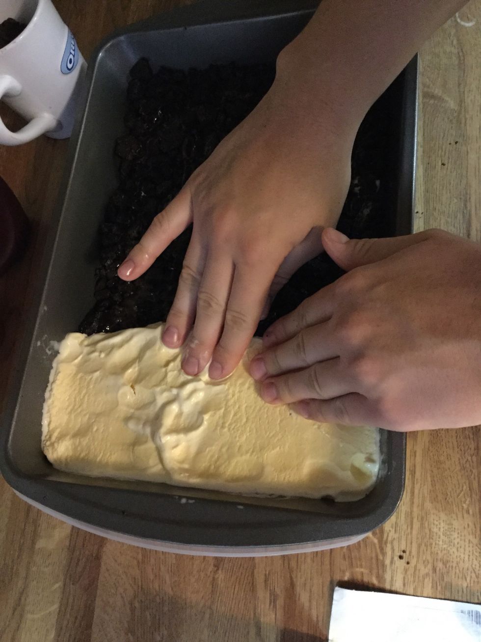 Place slices of ice cream on Oreo mixture in pan.