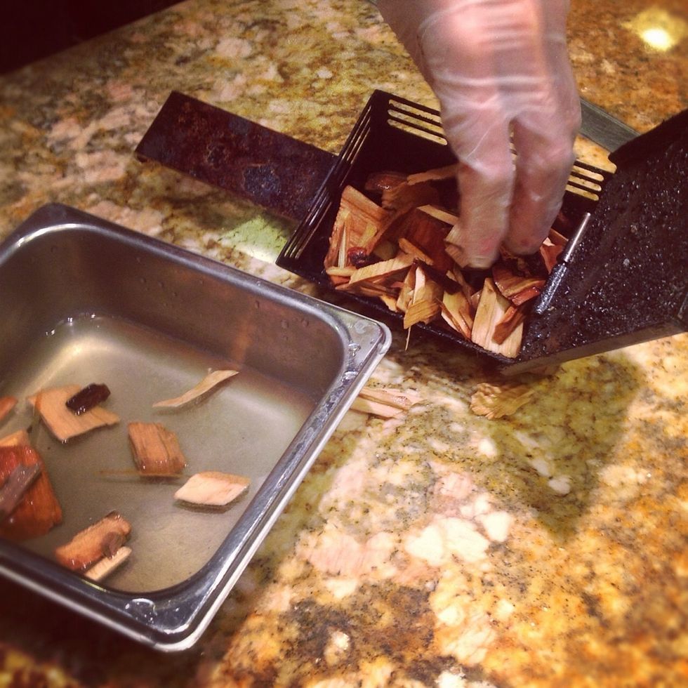 Place soaked wood into the chip tray