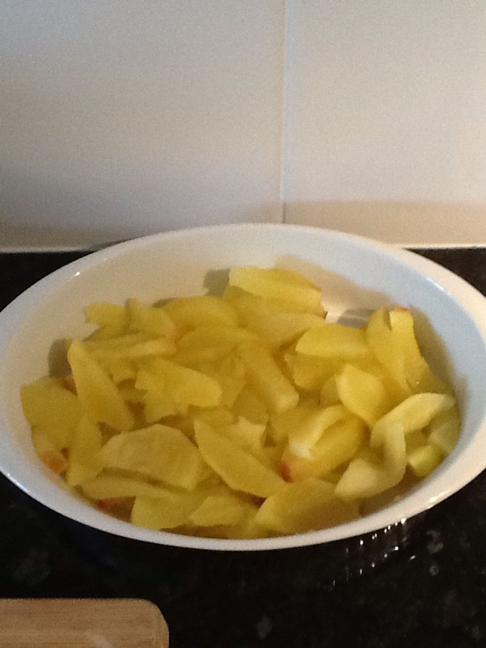 Place stewed apples in oven proof dish