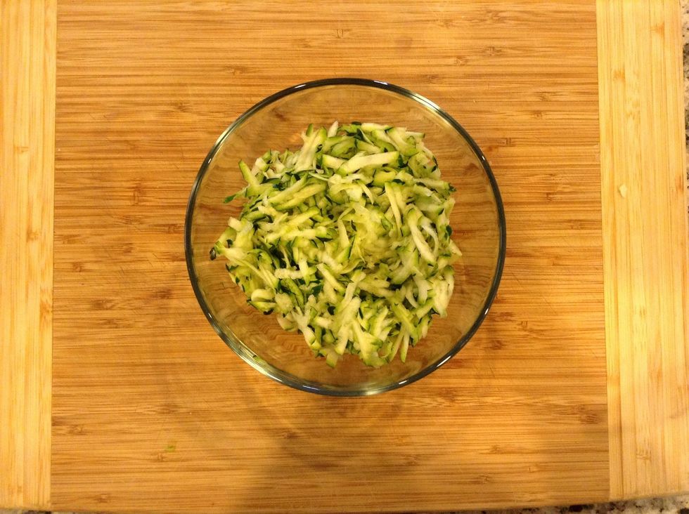 Place strained zucchini in a medium bowl