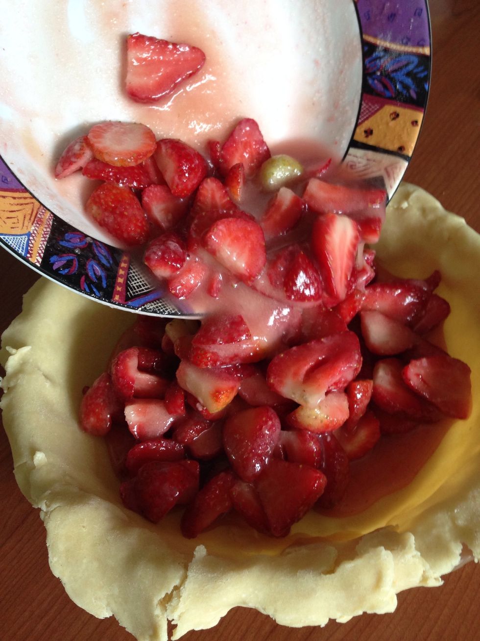 Place strawberry mixture in pie crust.