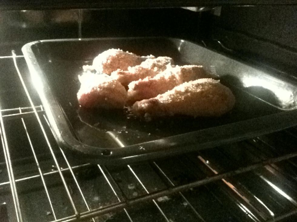 Place the baking pan in the oven for 25 min.