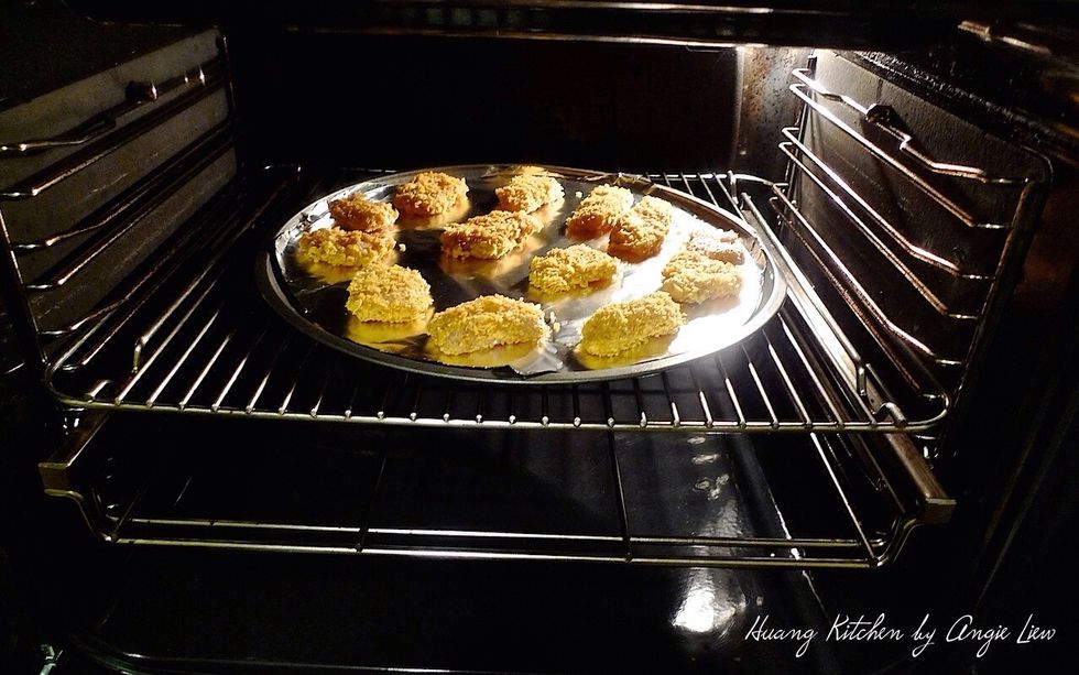 Place the baking tray in the centre of the oven rack. Bake in the preheated oven for 10 minutes.