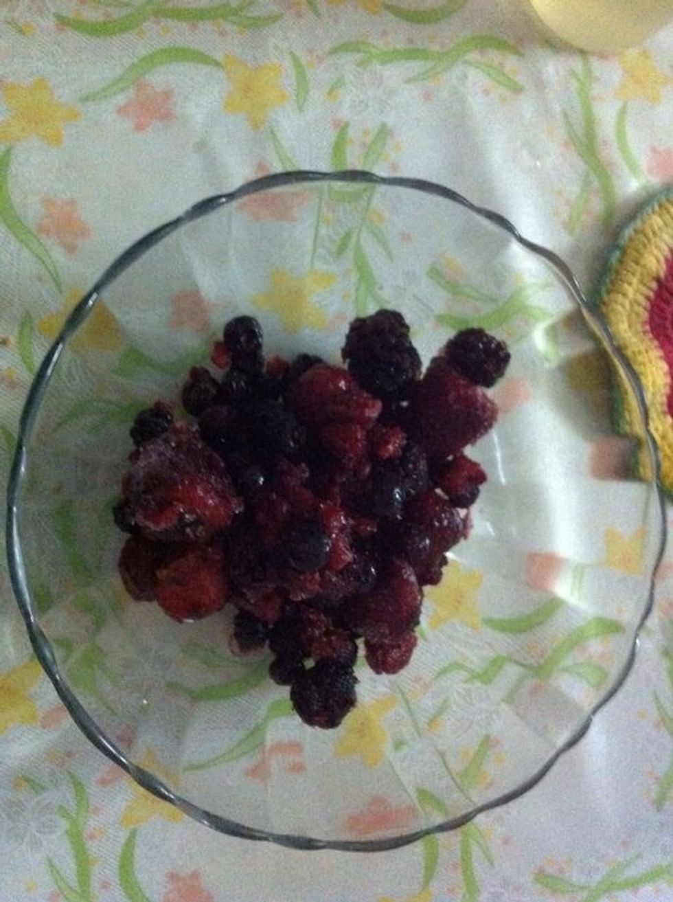 Place the berries in the food processor or blender.