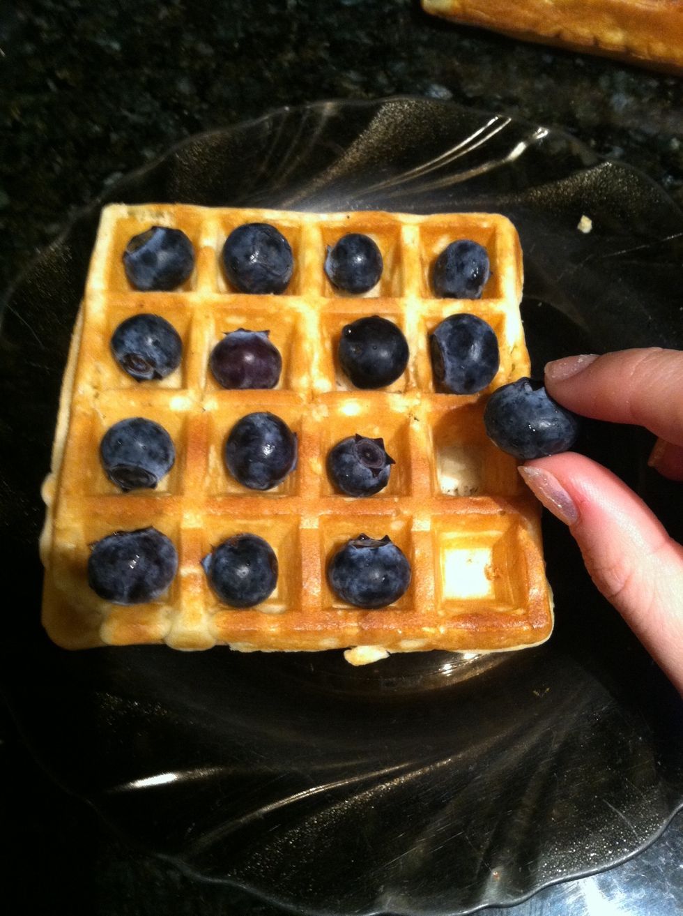 Place the blueberrie in the square walls of the waffle.