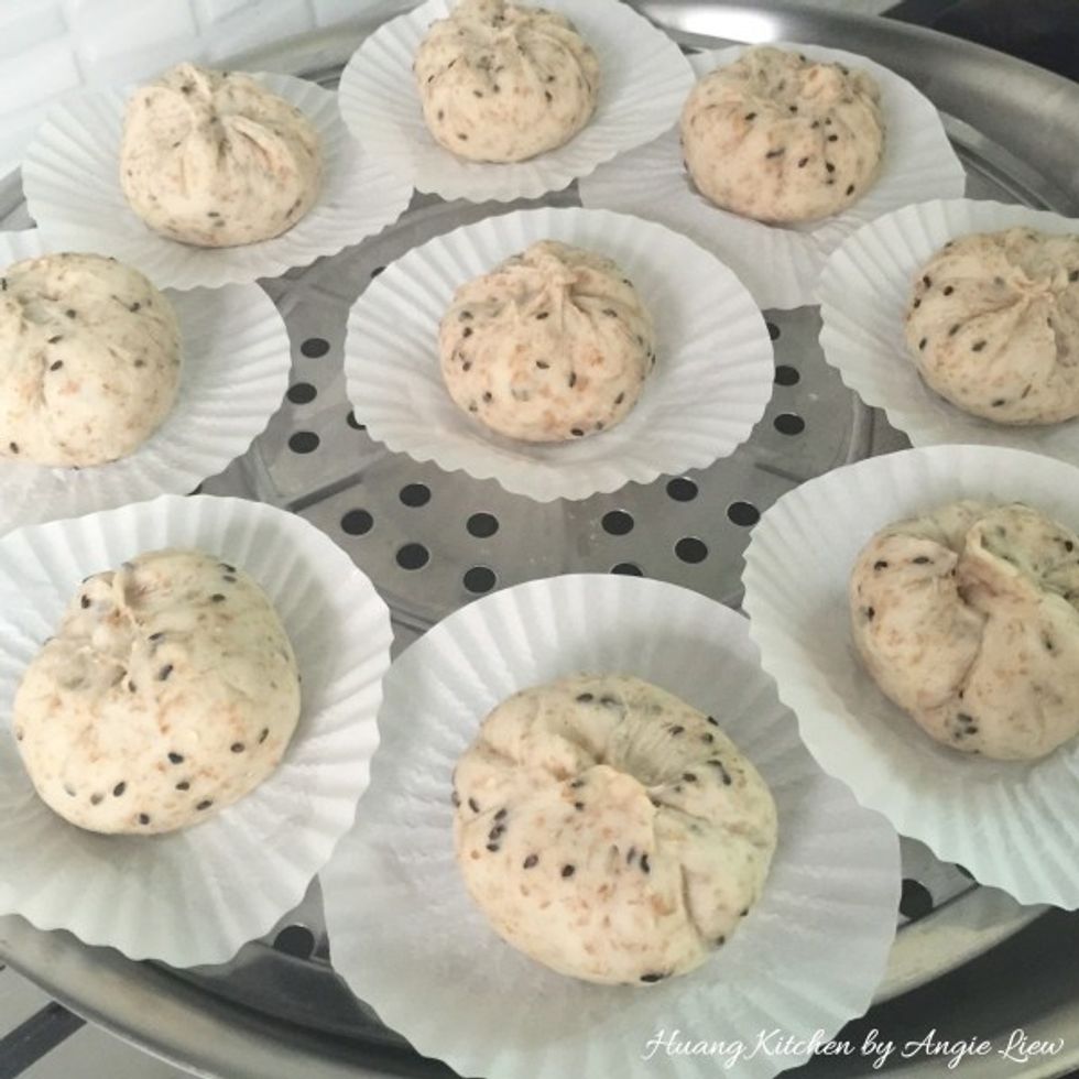 Place the buns on the steamer.