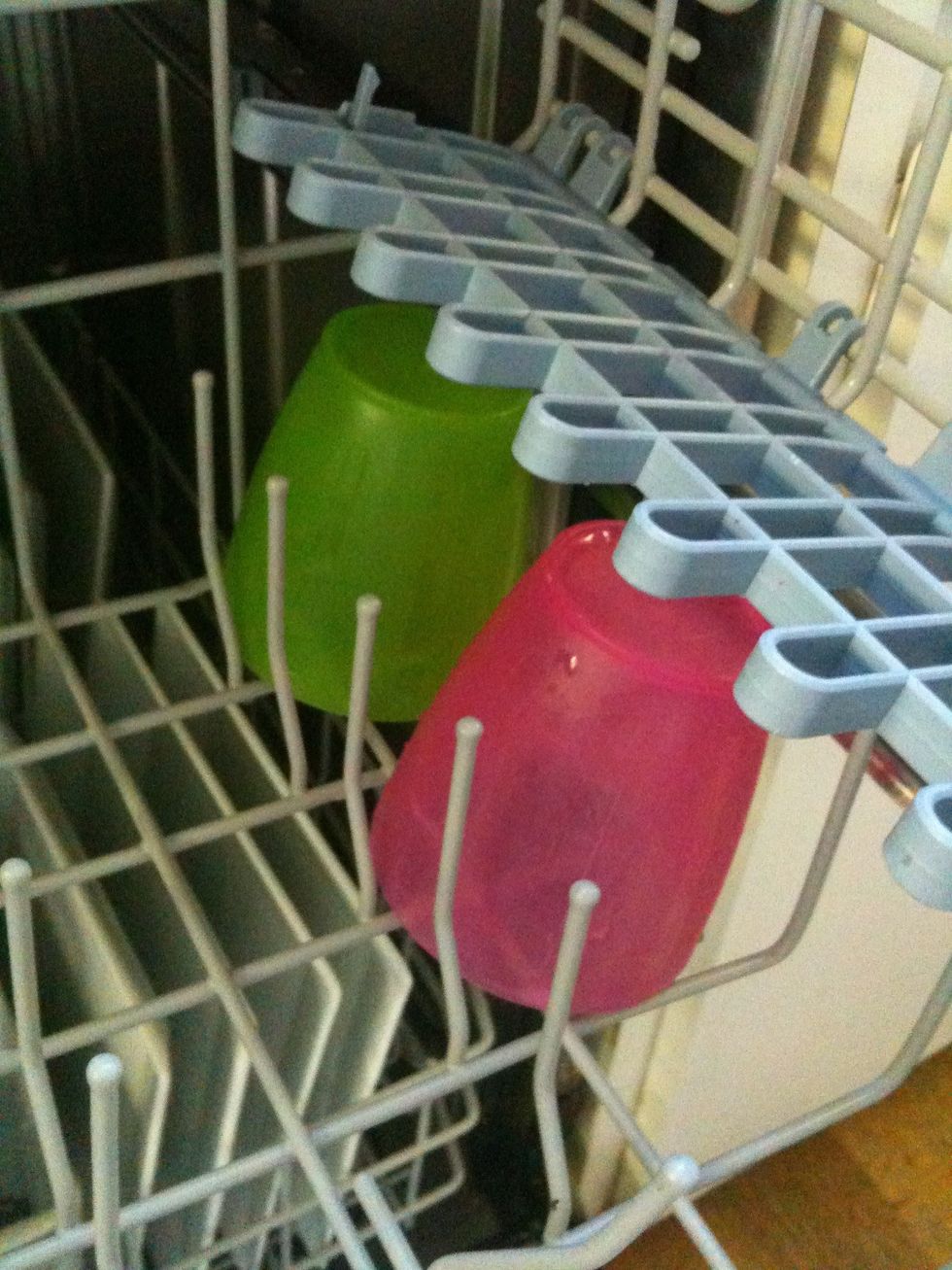 Place the children's plastic cups near the back of the right-hand row.