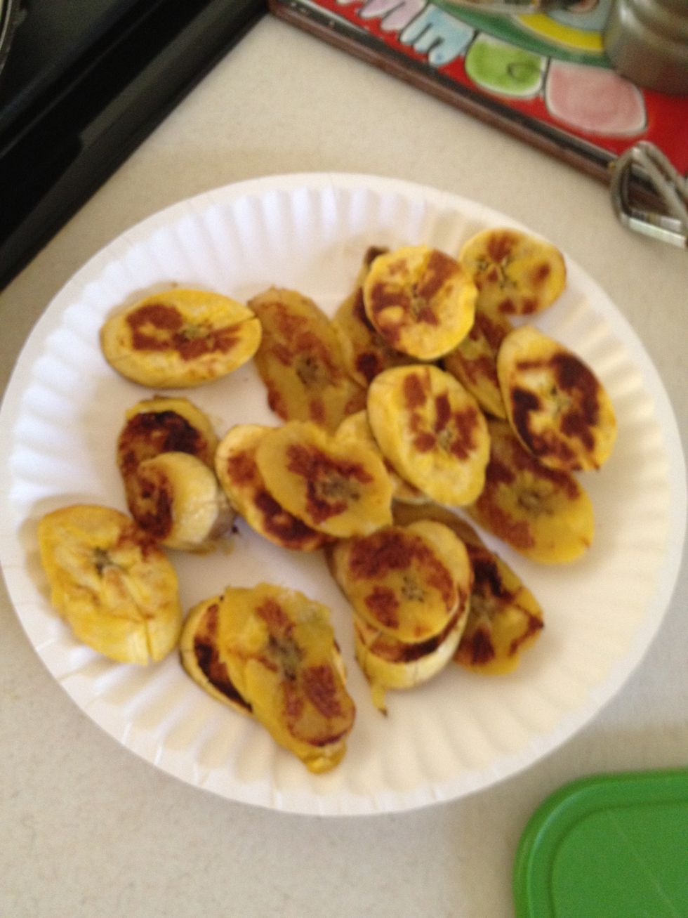 Place the cooked plantain slices on a paper plate. They will probably stain a regular plate. Not stained permanently, but enough to require scrubbing.